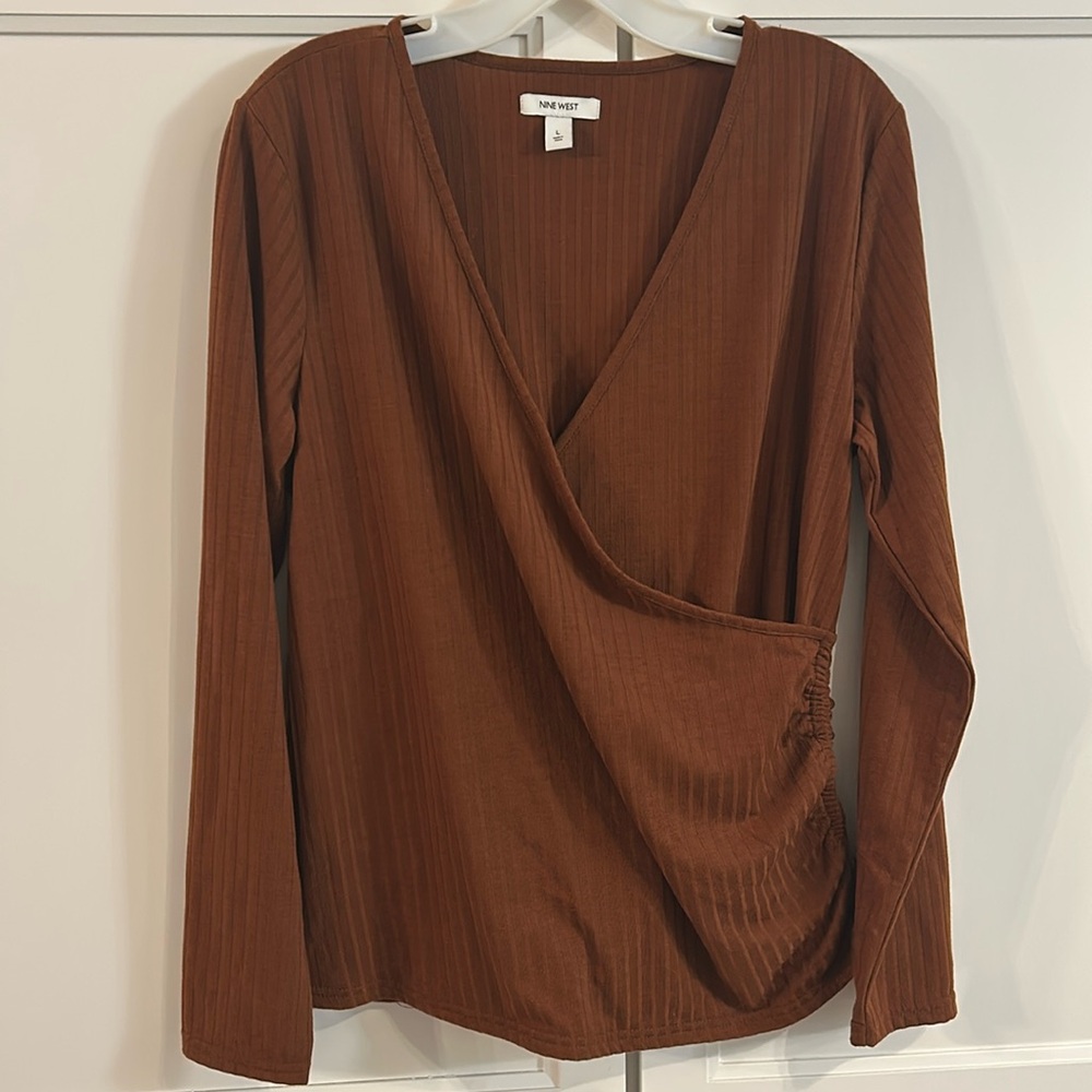Nine West brown/rust color top. Size large. Like new.